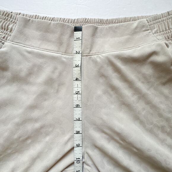 Athleta Brooklyn Textured Leopard Joggers Abalone Beige Cream Size 10 - Picture 11 of 13